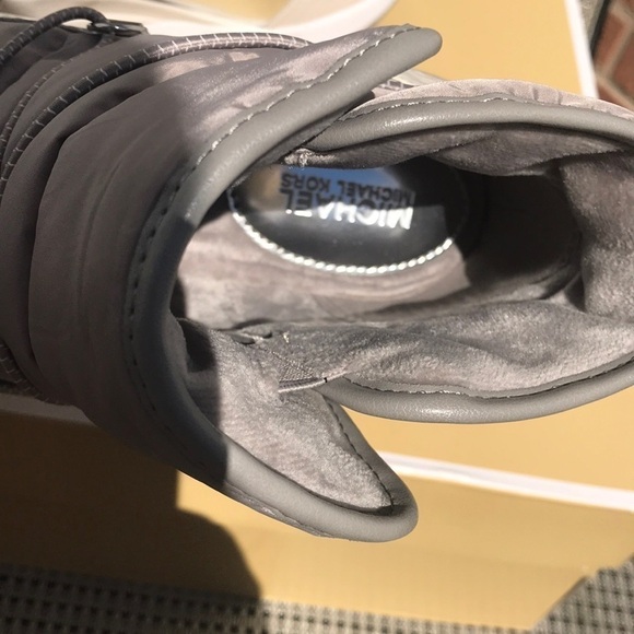 Michael Kors Lula Booties pearl grey - Picture 9 of 9